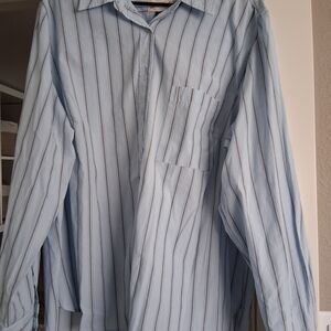 Universal Thread Light Blue Striped Women's Button Down Shirt